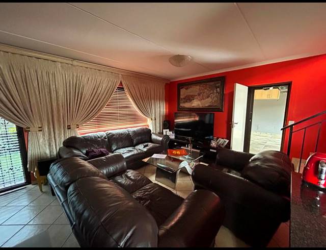 3 BEDROOM TOWNHOUSE FOR SALE IN THE REEDS